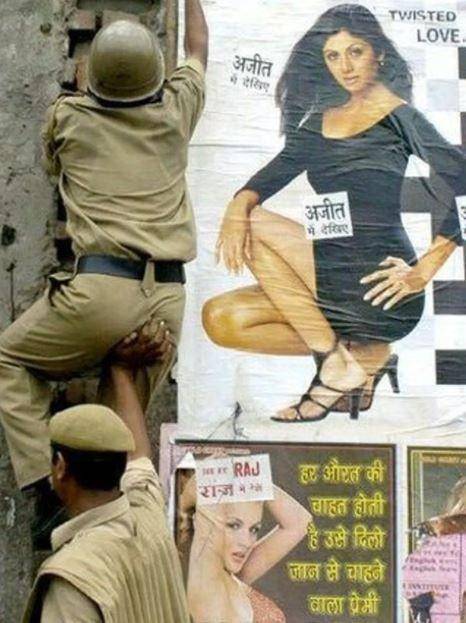 kelakuan kocak polisi India (reddit.com/notmanch_u)