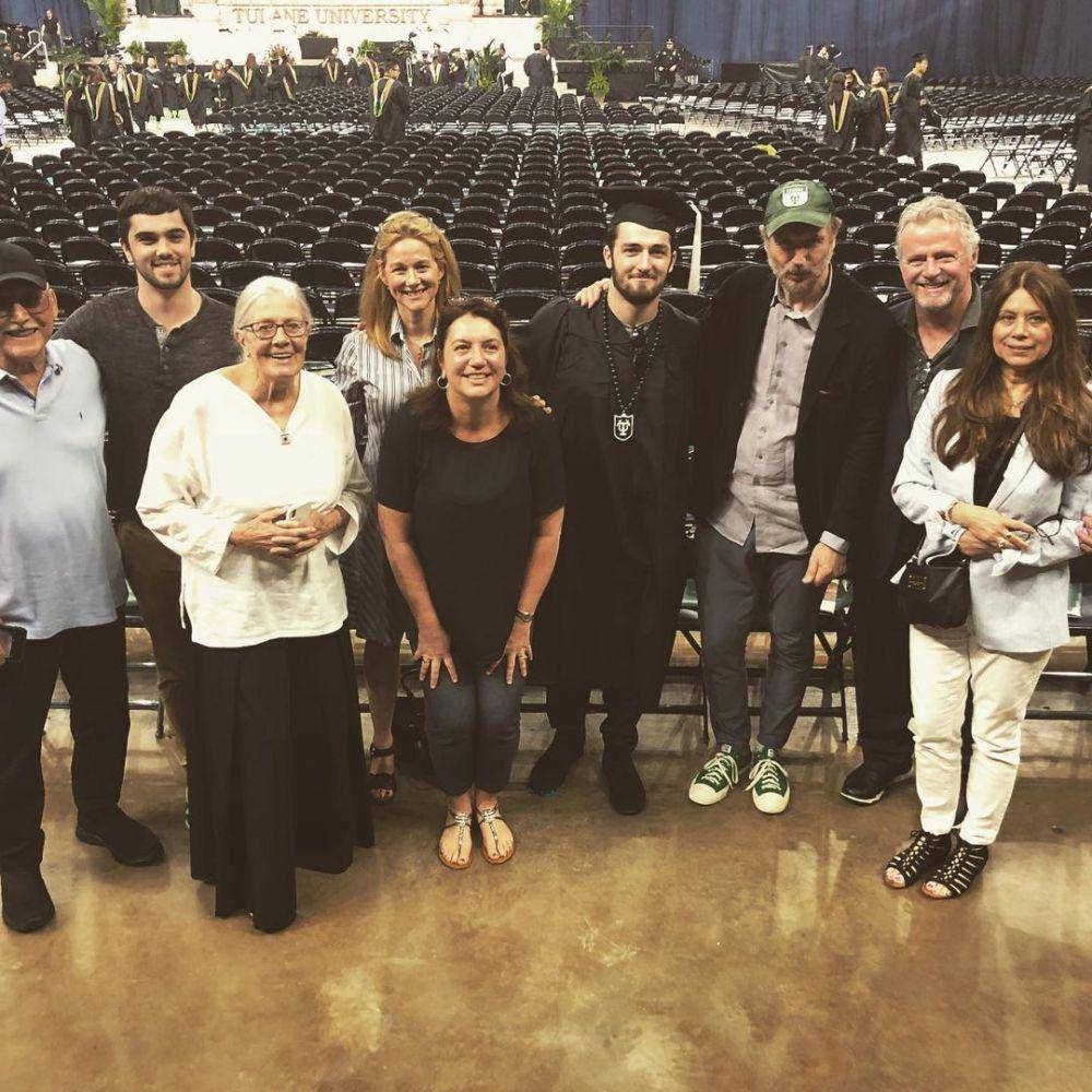 potret Daniel Neeson dan Liam Neeson beserta keluarga besar di acara wisuda (instagram.com/bgdans91)