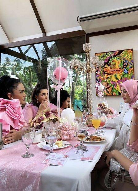 Babyshower aurel (Dok. Youtube.com/AH)