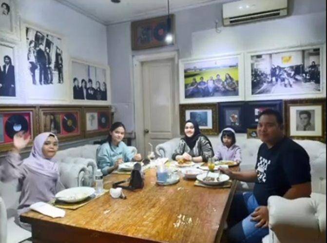 potret restoran Ahmad Dhani (instagram.com/wismadewa19restography)