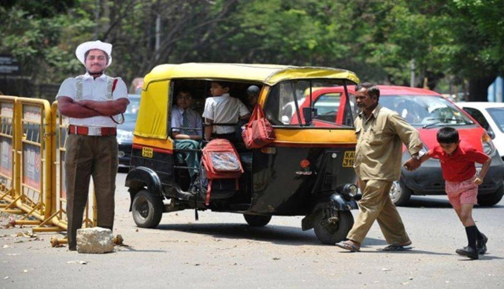 kelakuan kocak polisi India (reddit.com/notmanch_u)