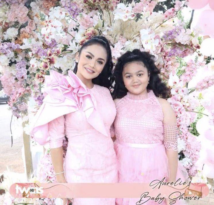 Babyshower aurel (Instagram.com/krisdayantilemos)