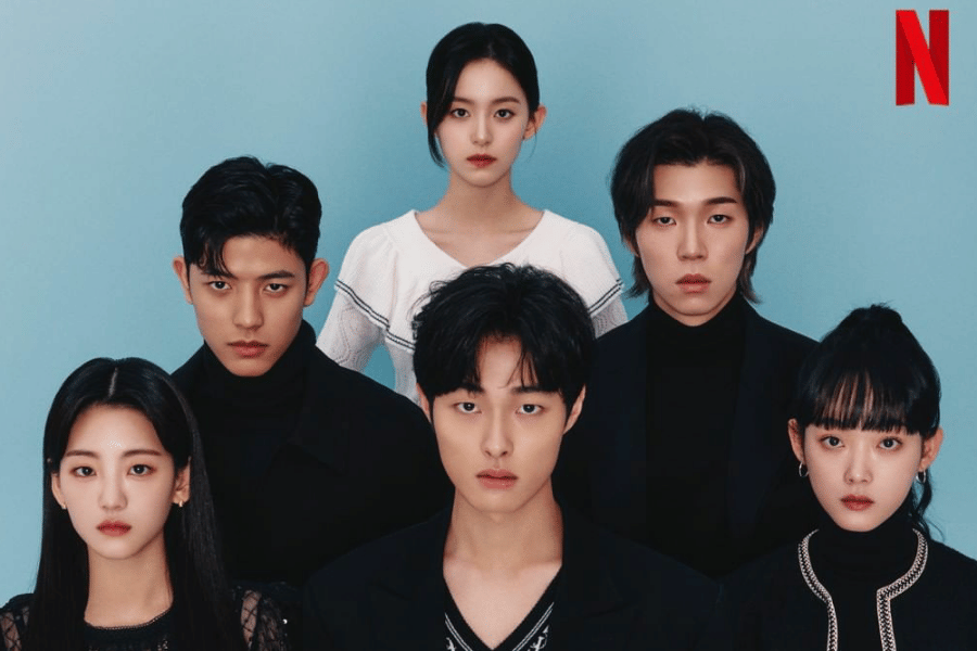 11 Gaya Pemotretan Pemain Drama All of Us Dead, Kompak Banget!