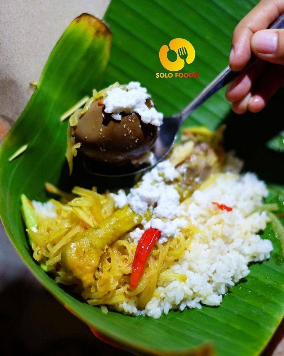 Nasi Liwet Bu Rabiyem (Instagram.com/solo.foodie)