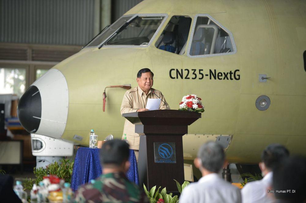 Prabowo Tantang PT DI Produksi 24 Unit Pesawat CN235 dalam 3 Tahun