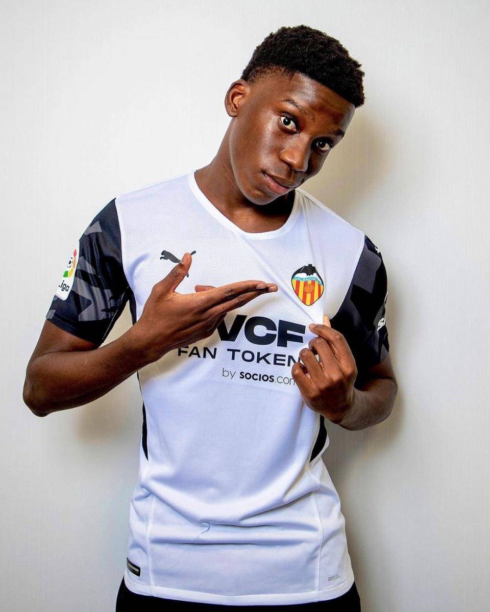 Ilaix Moriba saat diperkenalkan Valencia (instagram.com/ilaixmk)