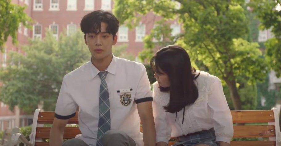 Rowoon SF9 dalam dan Kim Hye Yoon "Extraordinary You" (dok. KOCOWA TV/Extraordinary You)