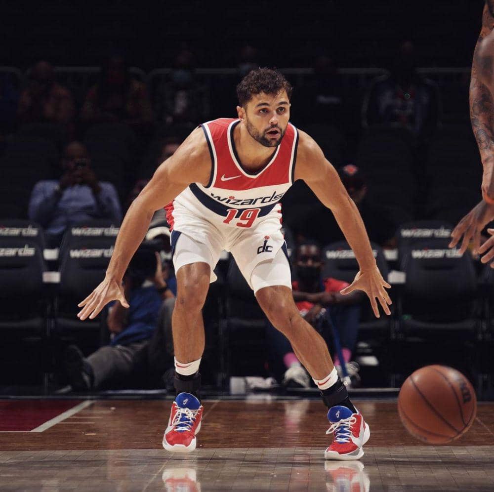 Raul Neto saat melakukan penjagaan kepada lawan. (instagram.com/raulneto08)