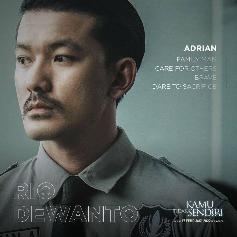 poster Rio Dewanto sebagai Adrian dalam film Kamu Tidak Sendiri (Instagram.com/kamutidaksendiri.movie)