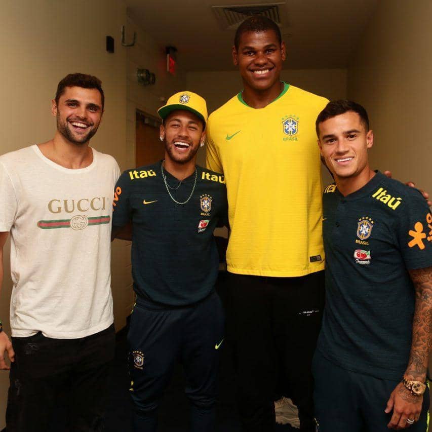 Raul Neto, Neymar Jr, Cristiano Felicio, dan Phillipe Coutinho (instagram.com/raulneto08)
