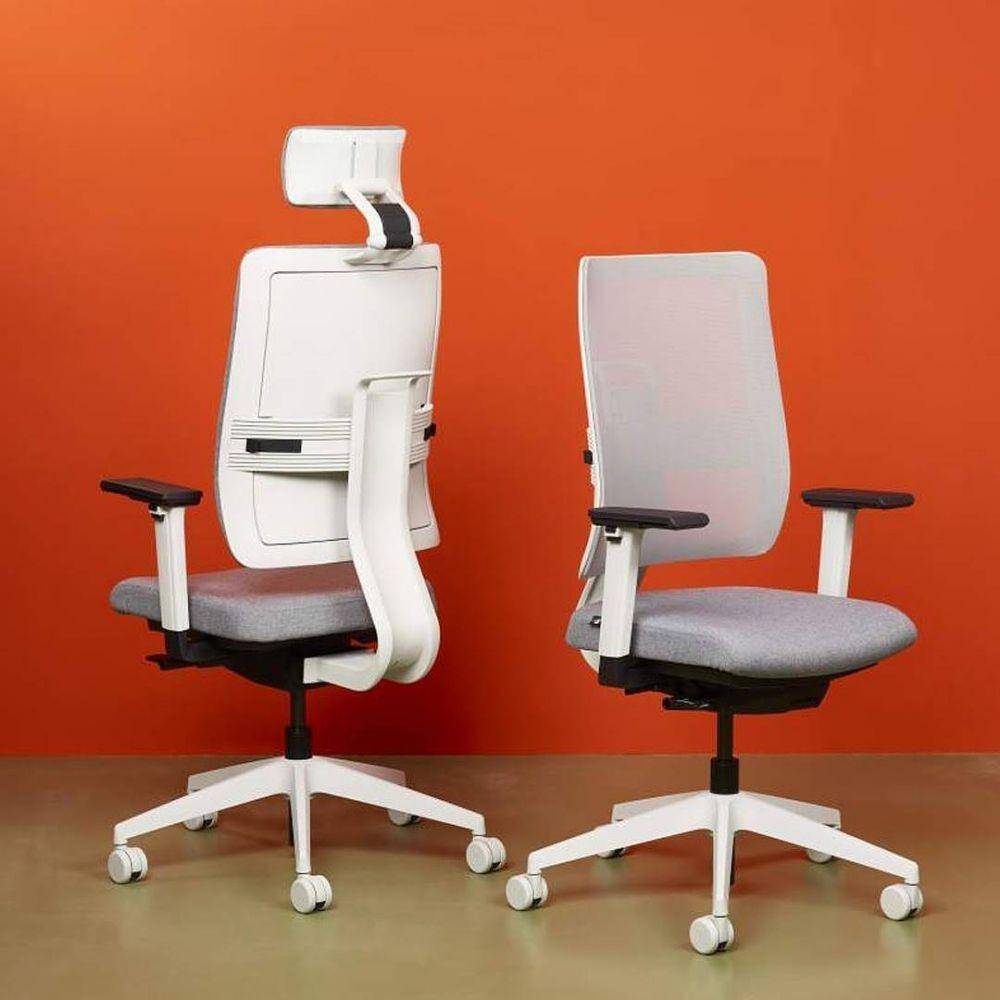 Desain Kursi Ergonomis (instagram.com/designballendat)