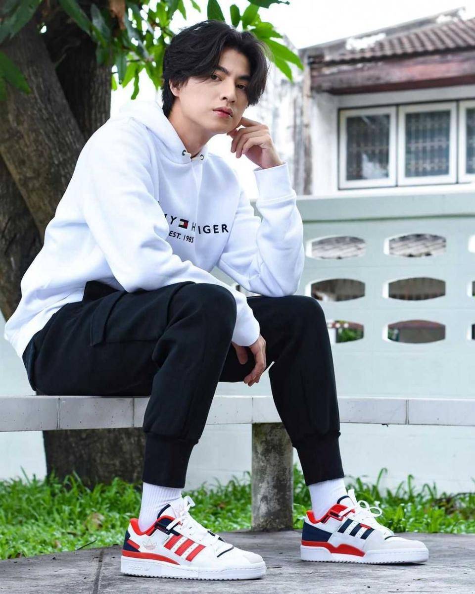 sneakers ala Gulf Kanawut (instagram.com/gulfkanawut)