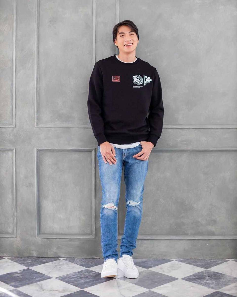 sneakers ala Gulf Kanawut (instagram.com/gulfkanawut)