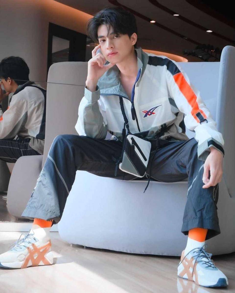 sneakers ala Gulf Kanawut (instagram.com/gulfkanawut)