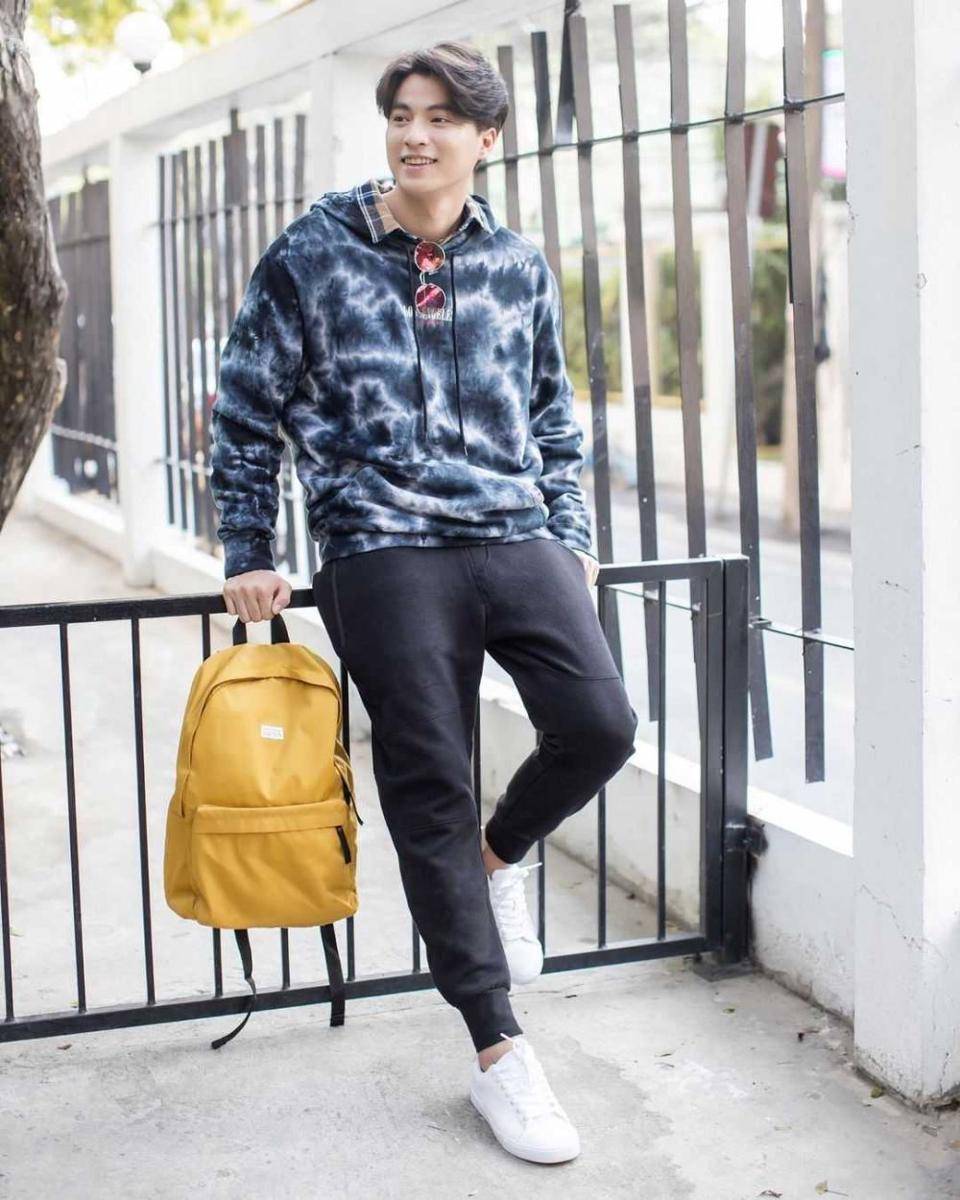 sneakers ala Gulf Kanawut (instagram.com/gulfkanawut)