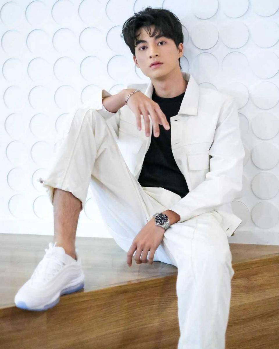 sneakers ala Gulf Kanawut (instagram.com/gulfkanawut)