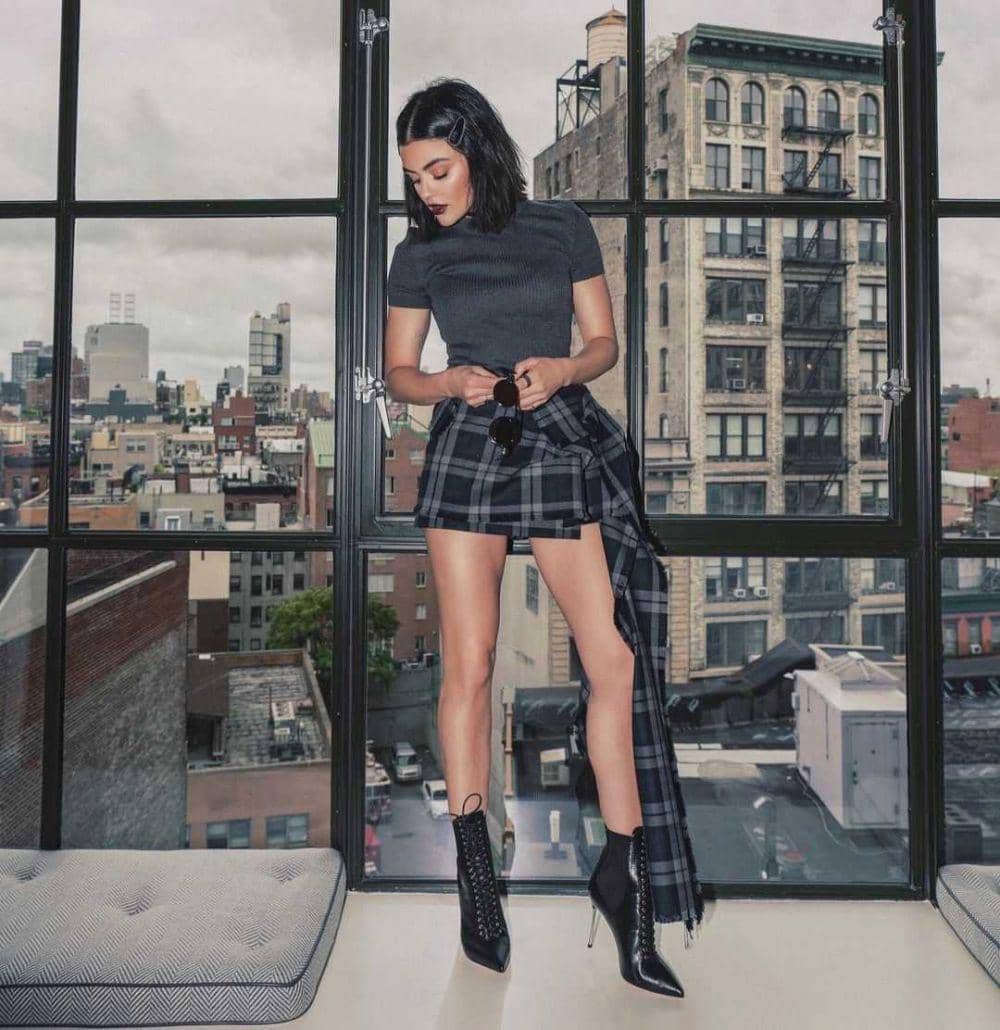 ide OOTD ala Lucy Hale (instagram.com/lucyhale)