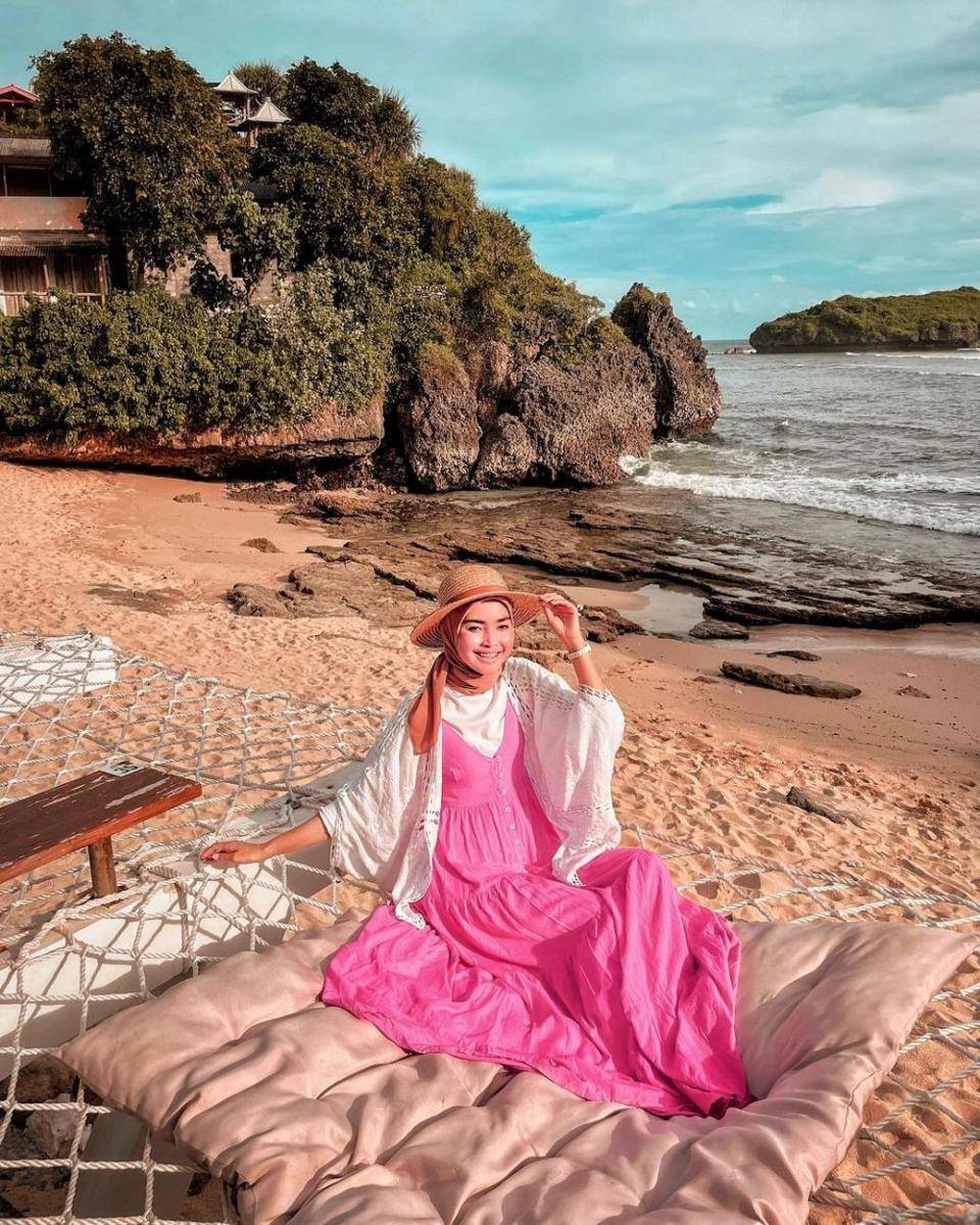 suasana di Pantai Slili, Gunung Kidul, Yogyakarta (instagram.com/chitraachiet)