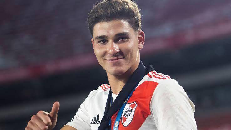 potret Julian Alvarez (skysports.com)