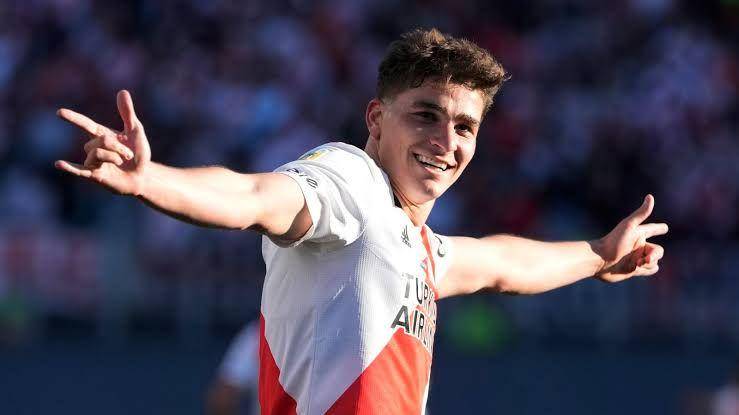 potret Julian Alvarez (skysports.com)