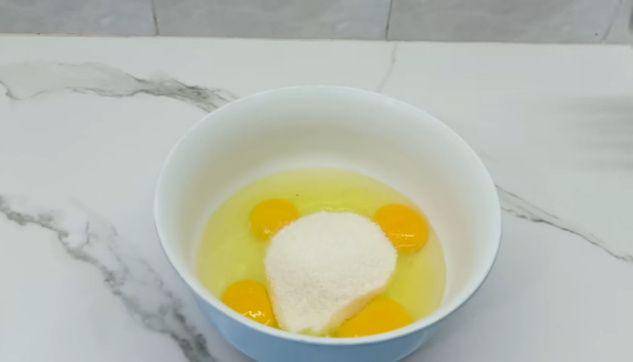 ilustrasi telur dan gula untuk membuat kue (youtube.com/CR COOK)
