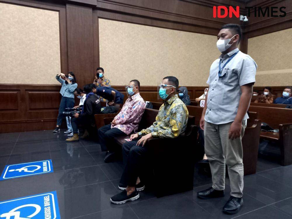 Sidang vonis Angin Prayitno Aji dan Dadan Ramdani dalam kasus suap Ditjen Pajak (IDN Times/Aryodamar)