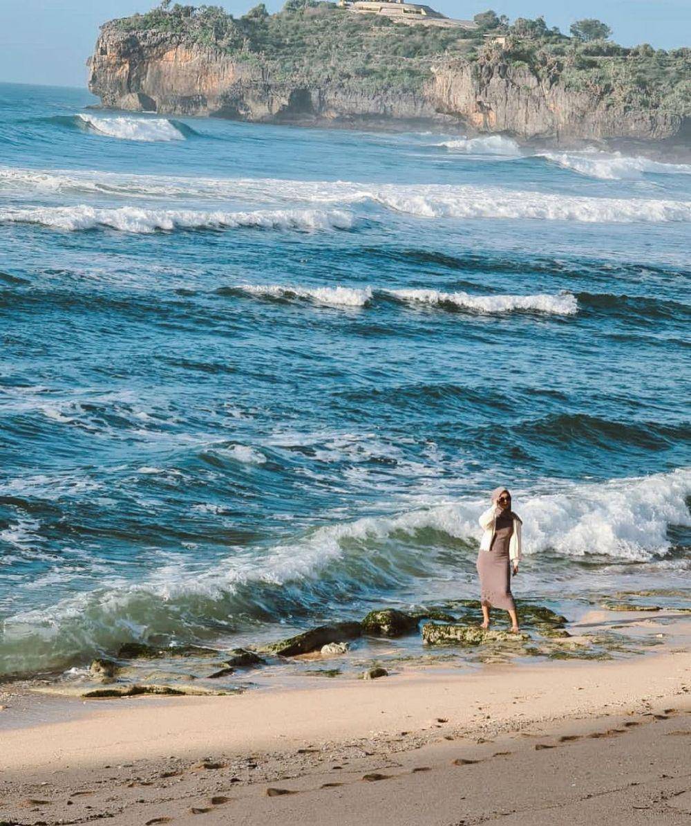 suasana di Pantai Slili, Gunung Kidul, Yogyakarta (instagram.com/shaaaula)