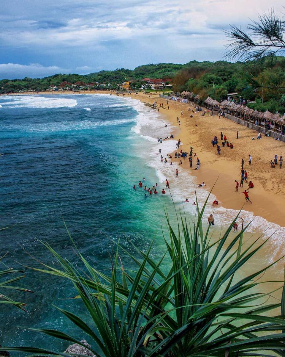 suasana di Pantai Slili, Gunung Kidul, Yogyakarta (instagram.com/lilisnurrohman)