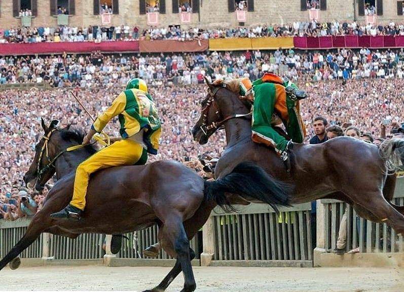 Palio de Siena (instagram.com/sienaencatala)