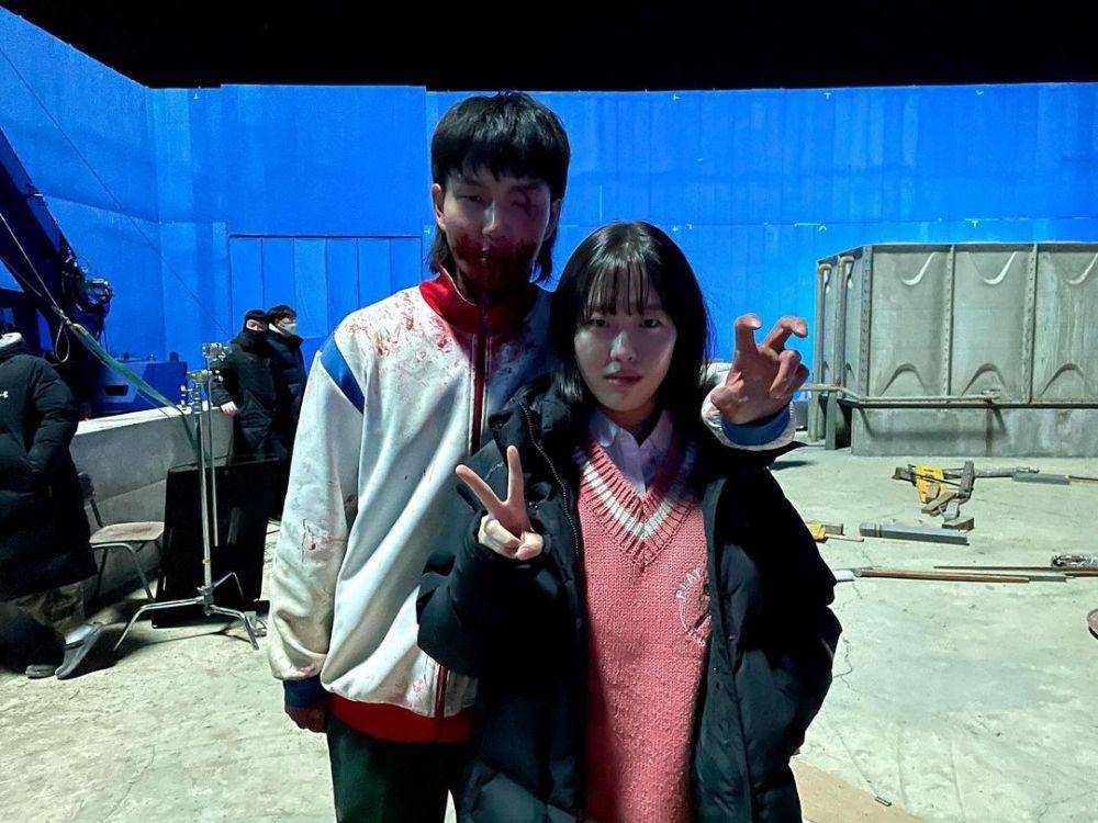 Yoo In Soo bareng pemeran All of Us Are Dead (instagram.com/__boyoon__)