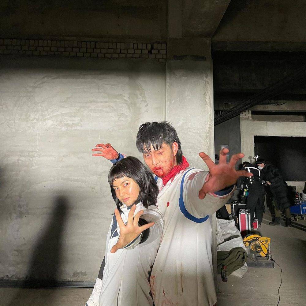 Yoo In Soo bareng pemeran All of Us Are Dead (instagram.com/2eunsaem)
