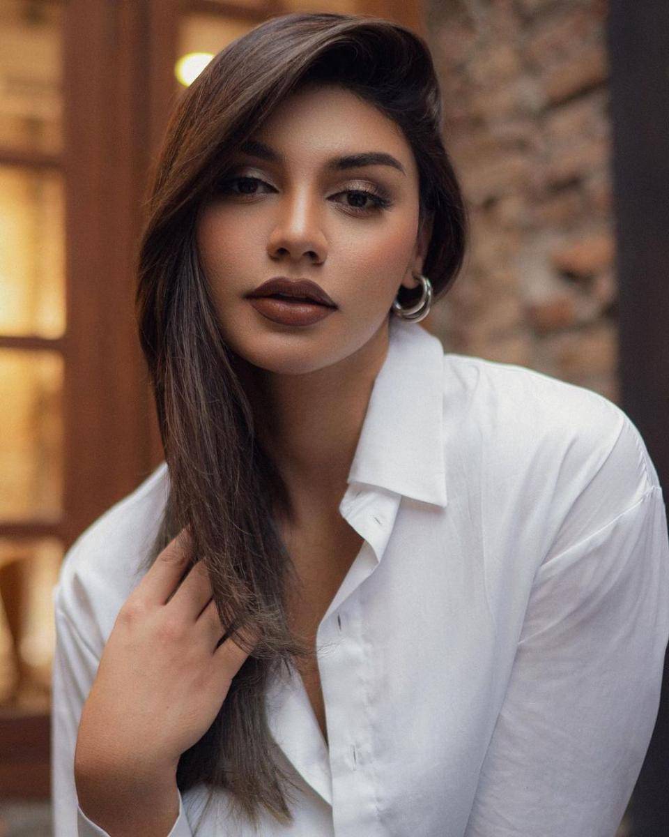 Jihane Almira (instagram.com/jihanealmira)