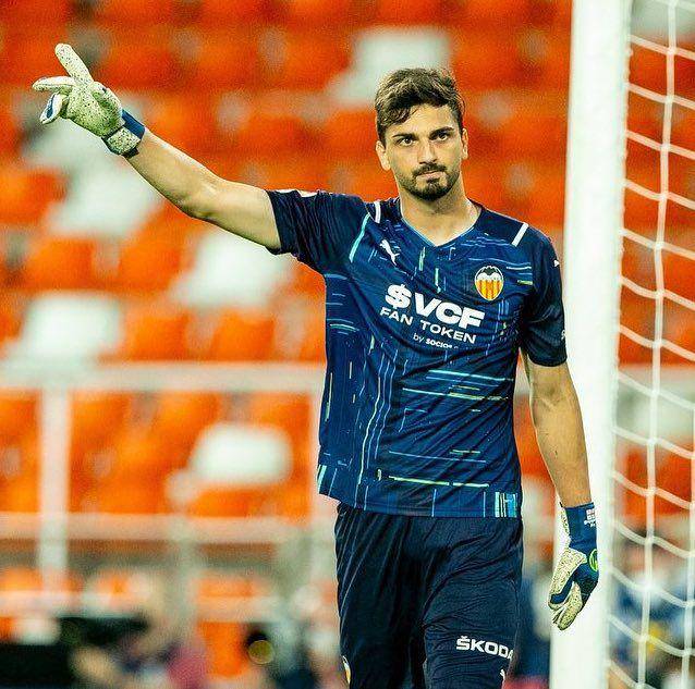 Giorgi Mamardashvili membela Valencia di LaLiga 2021/2022. (instagram.com/gmamardashvili25)