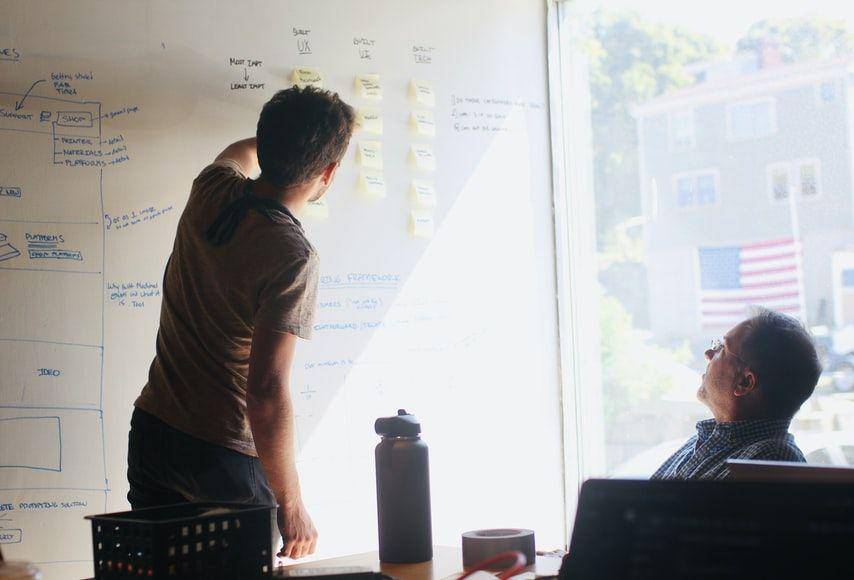 Seseorang yang sedang melakukan presentasi. (unsplash.com/Tool., Inc)
