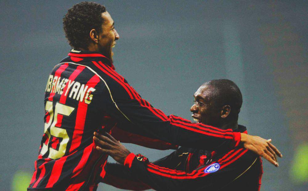 Pierre-Emerick Aubameyang (kanan) mengenakan seragam AC Milan pada 2008—2011. (sempremilan.com)