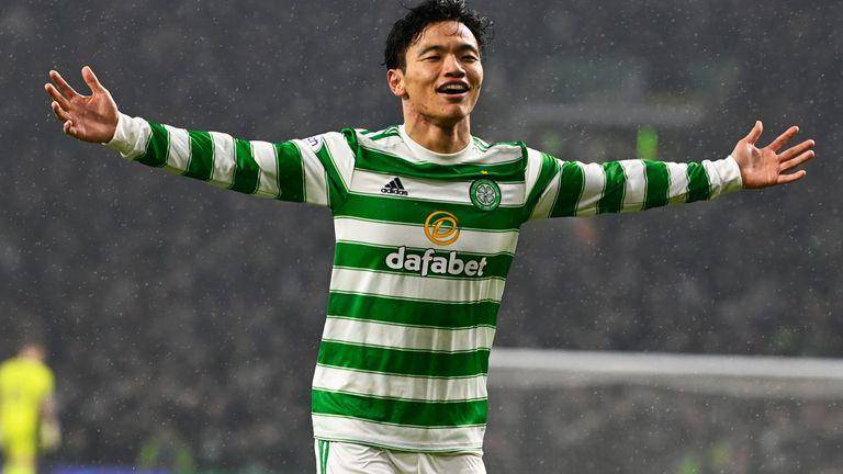 Reo Hatate melakukan selebrasi usai mencetak gol untuk Celtic. (skysports.com)