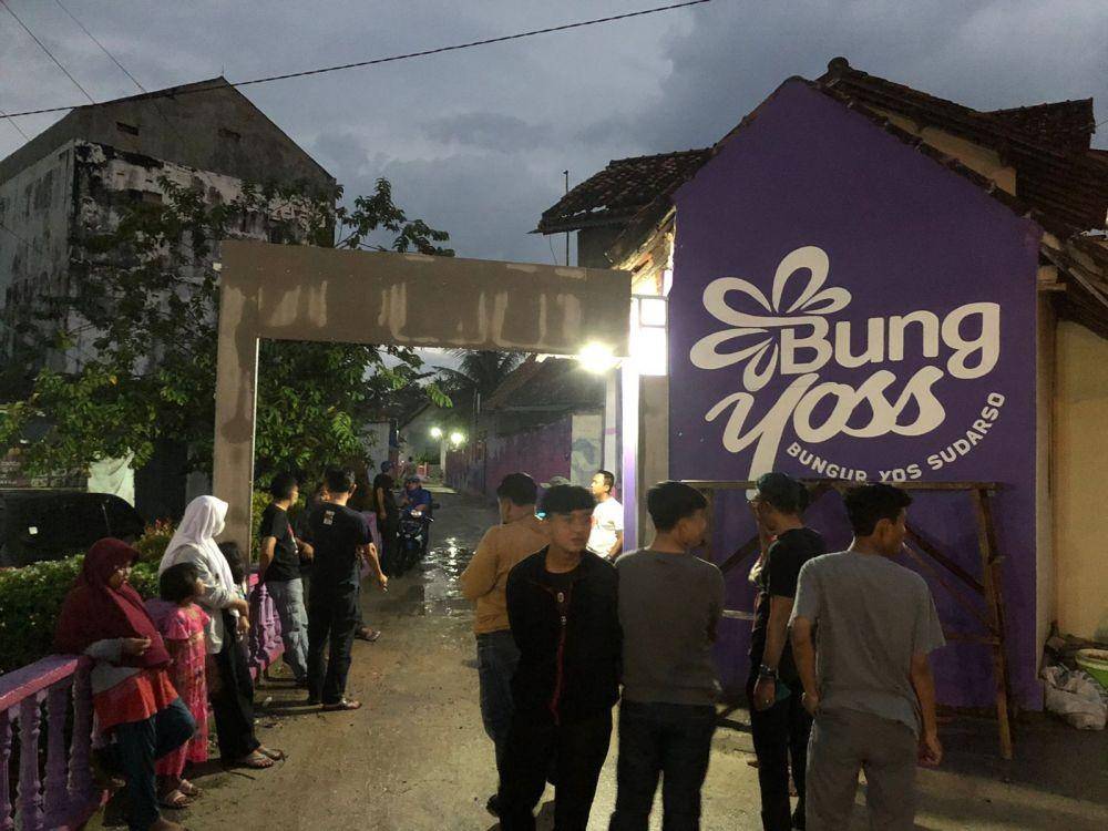 Warga Jalan Bungur Yos Sudarso Kecamatan Metro Pusat Kota Metro berkolaborasi membuat kampung tematik Bung Yoss. (IDN Times/Istimewa).