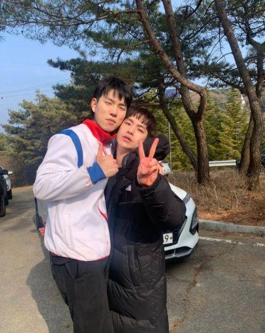 Yoo In Soo bareng pemeran All of Us Are Dead (instagram.com/tmdrbs782)