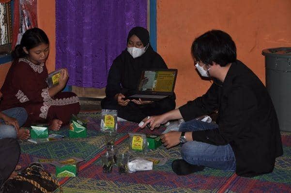 Kala Mahasiswa KKN ITERA Ajak UMKM Desa Mesuji Jual Pisang via Online