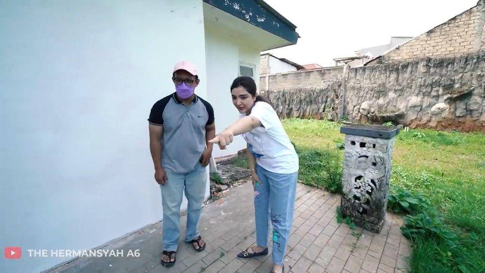 Ashanty pantau pembangunan pabrik (youtube/The Hermansyah A6)