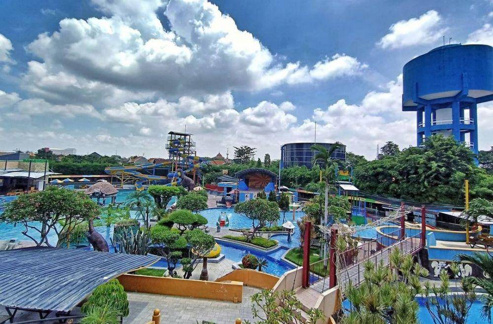 Suncity Waterpark (instagram.com/suncitywaterparksidoarjo)