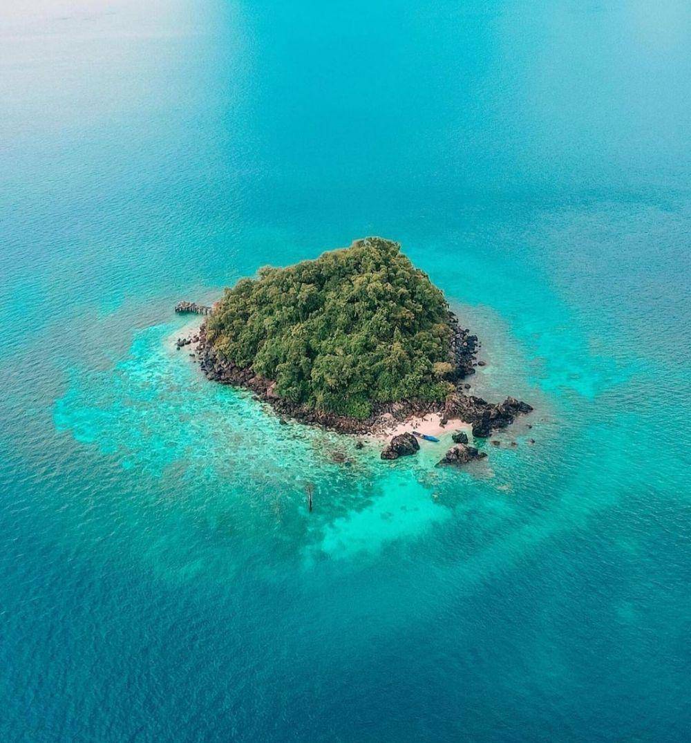 Pulau Failonga (instagram.com/exploretidorekepulauan)