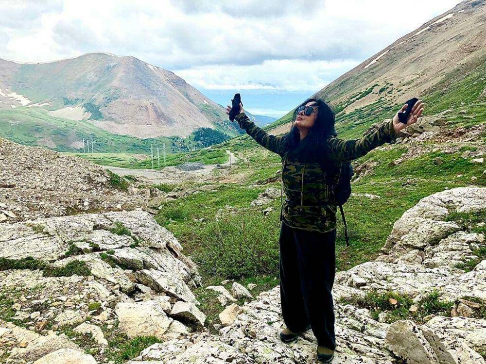 potret Atiek CB yang kini tinggal di Amerika Serikat. (instagram.com/atiekcb.official)