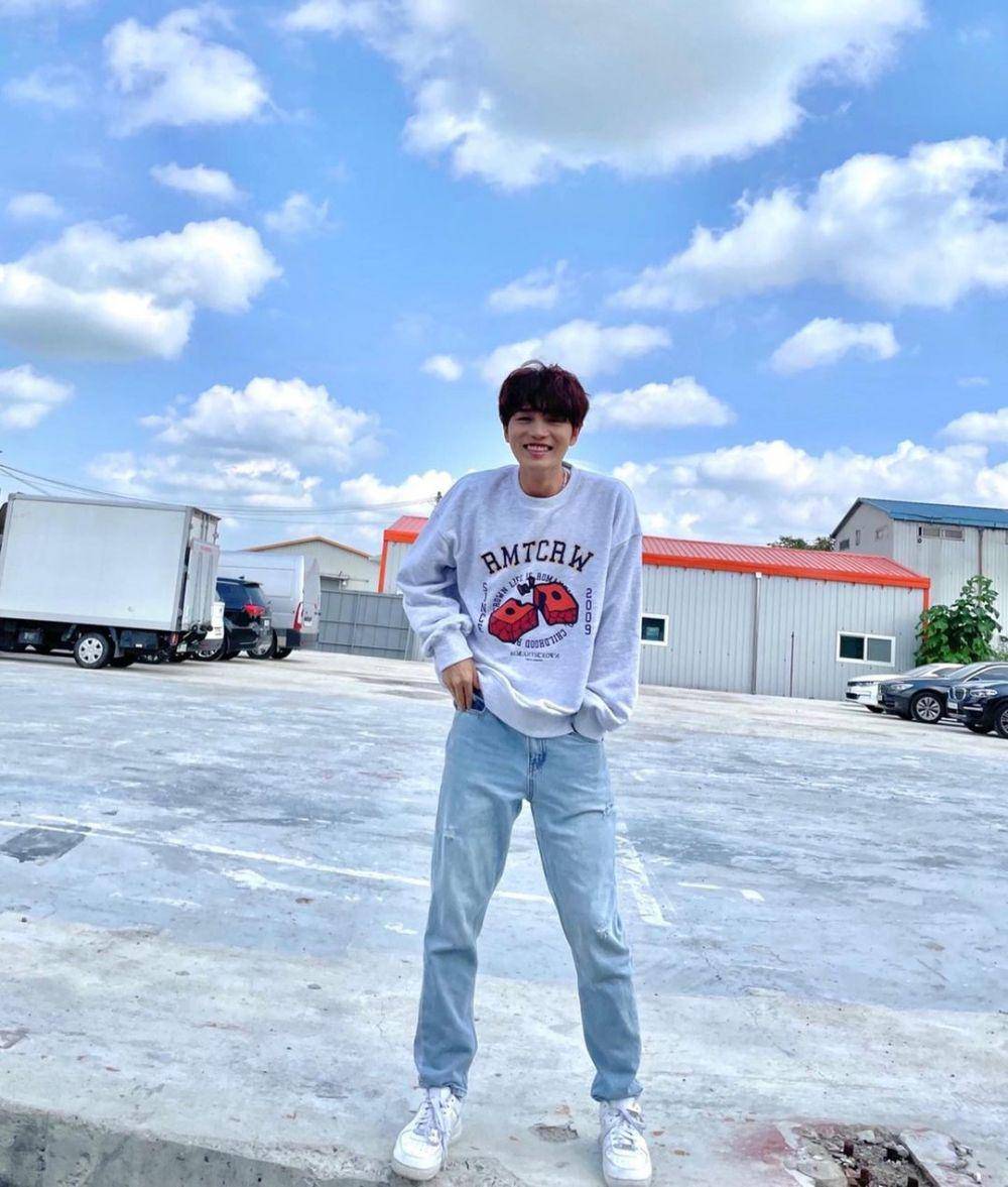 Gaya busana Taeil NCT (instagram.com/mo.on_air)