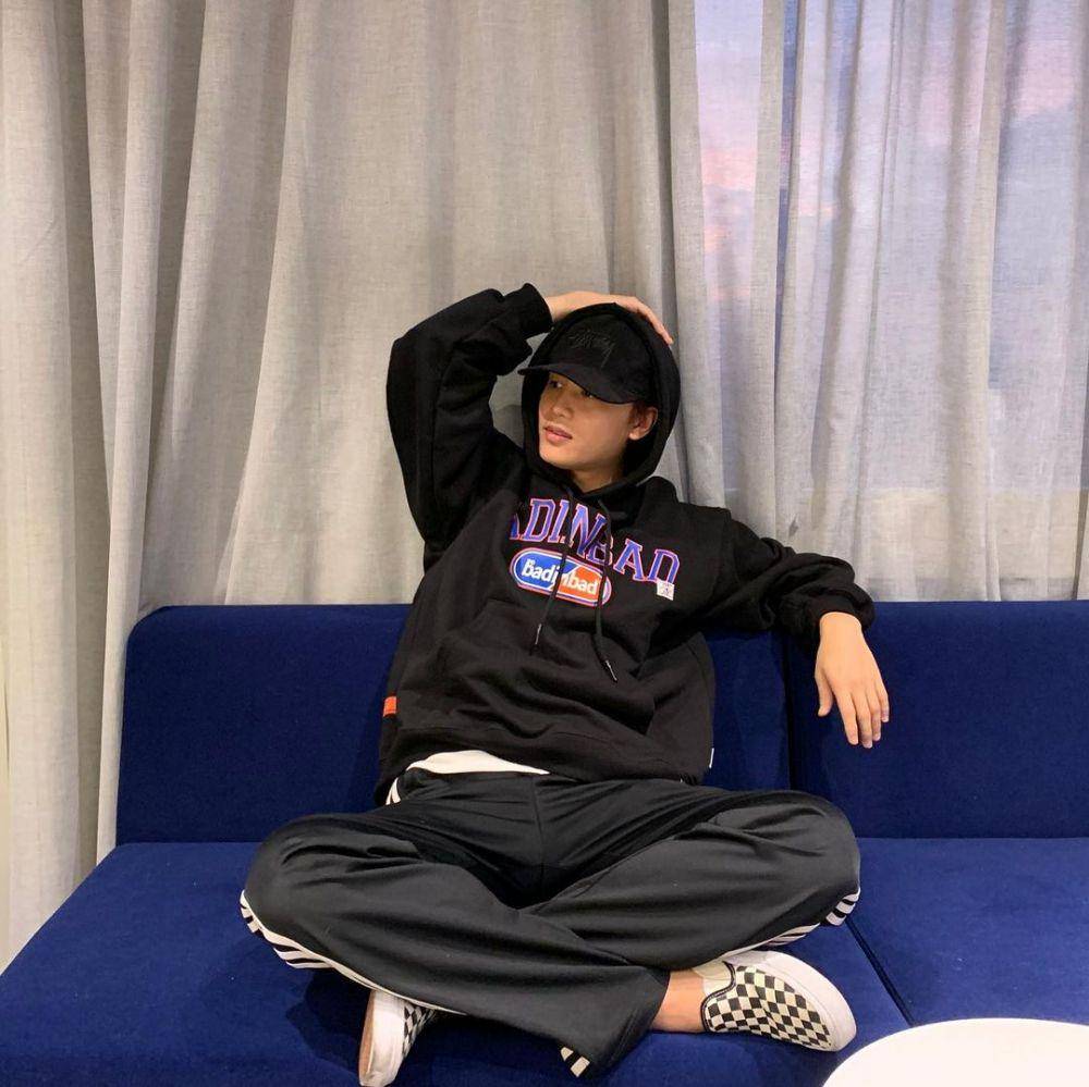Gaya busana Taeil NCT (instagram.com/mo.on_air)