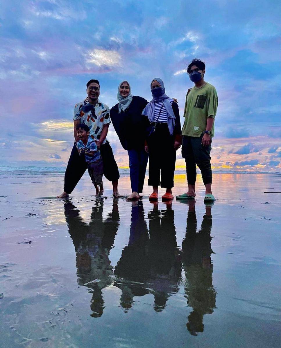 keluarga Arie Untung (instagram.com/fenitarie)