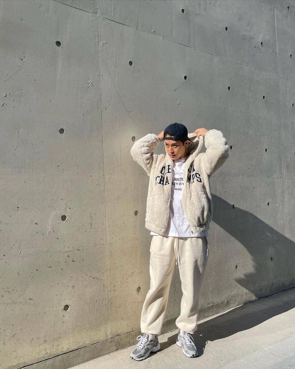 Gaya busana Taeil NCT (instagram.com/mo.on_air)