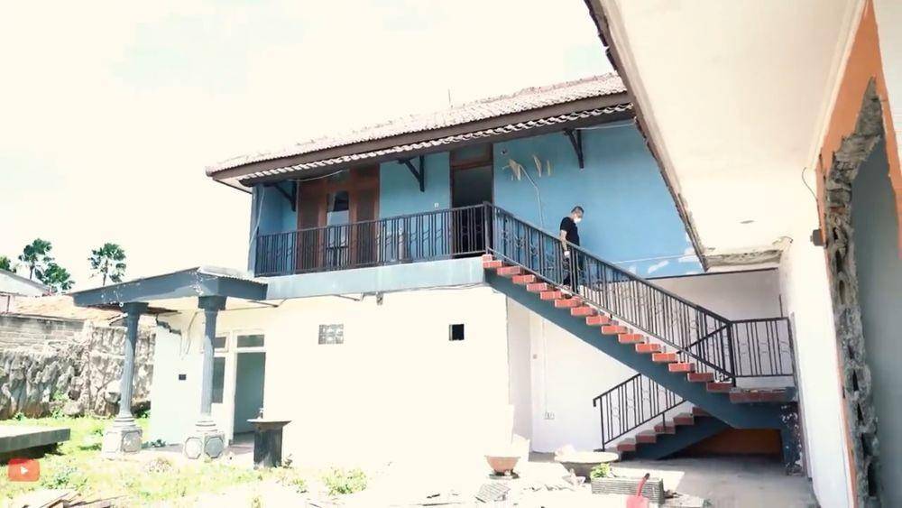 Ashanty pantau pembangunan pabrik (youtube/The Hermansyah A6)