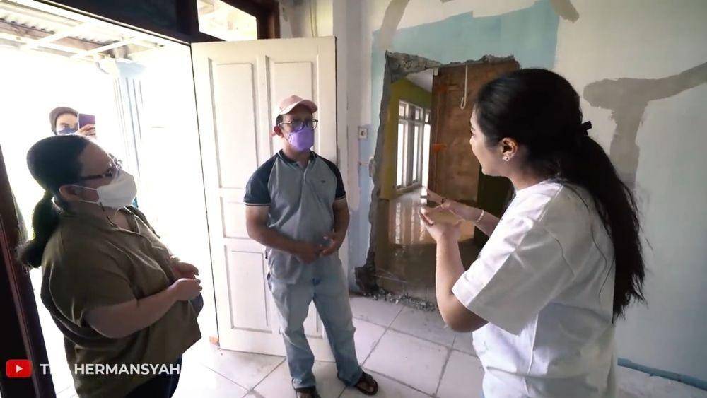 Ashanty pantau pembangunan pabrik (youtube/The Hermansyah A6)