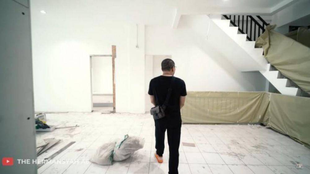 Ashanty pantau pembangunan pabrik (youtube/The Hermansyah A6)